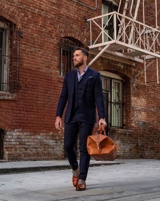 С чем носить темно-синий костюм весна