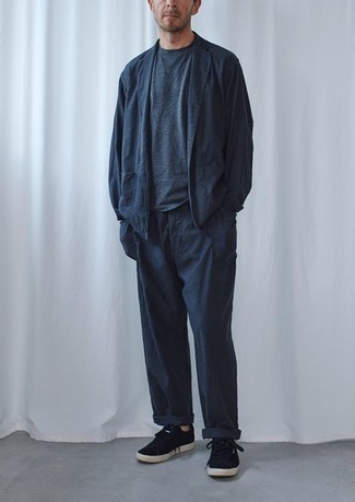 С чем носить темно-синий костюм за 40 лет