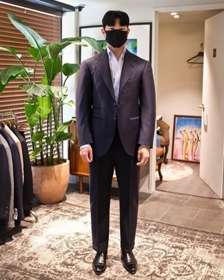 С чем носить темно-синий костюм лето