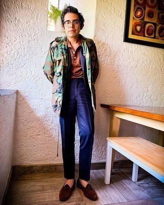 Какие дождевики носить с темно-синим костюмом