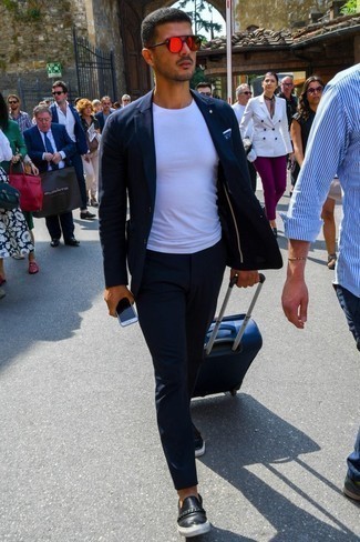 С чем носить темно-синий чемодан мужчине