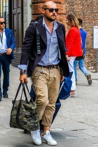 С чем носить темно-синий чемодан мужчине