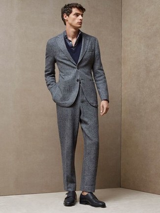 Какие монки с двумя ремешками носить с темно-синим трикотажным жилетом