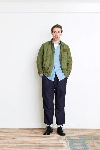 Какие туфли дерби носить с темно-синими спортивными штанами