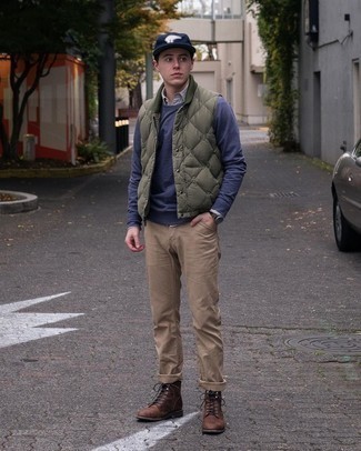 Какие рубашки с длинным рукавом носить с темно-синим свитшотем мужчине