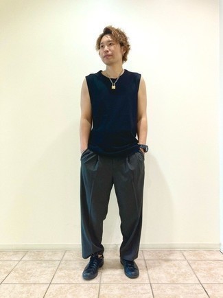 С чем носить темно-синюю майку мужчине