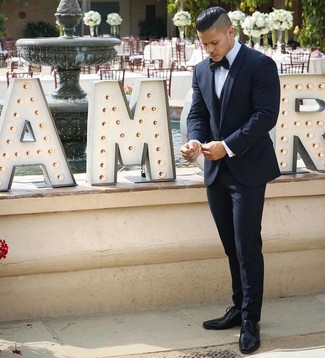 Какие туфли дерби носить с темно-синим костюмом-тройкой