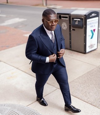 Какие монки с двумя ремешками носить с темно-синим костюмом-тройкой