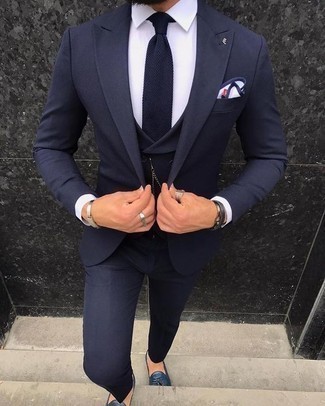 Какие лоферы носить с темно-синим костюмом-тройкой