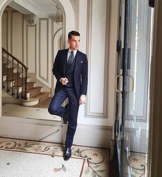 Какие монки носить с темно-синим костюмом-тройкой