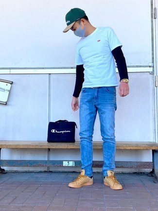 С чем носить темно-синюю большую сумку мужчине