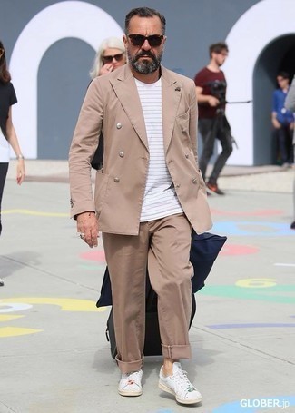 С чем носить темно-синюю большую сумку мужчине