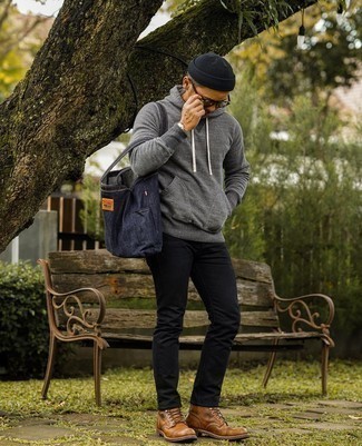 С чем носить темно-синюю большую сумку мужчине