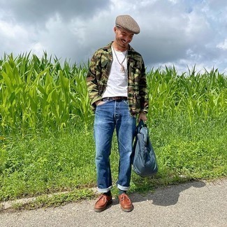 С чем носить темно-синюю большую сумку мужчине