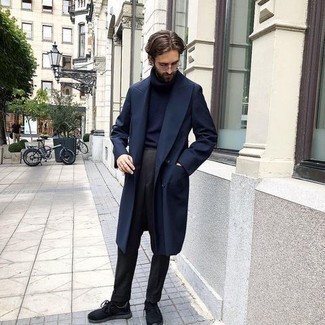 С чем носить темно-синий плащ мужчине