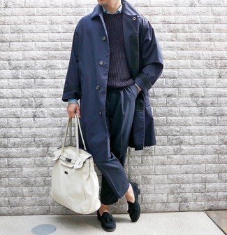 Какие лоферы носить с темно-синим плащом мужчине