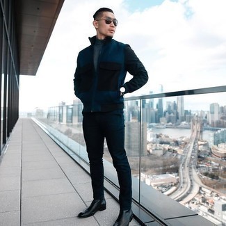 Какие бомберы носить с темно-синей водолазкой мужчине