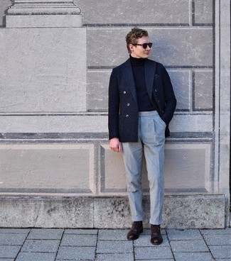 Какие классические ботинки носить с темно-синей водолазкой мужчине