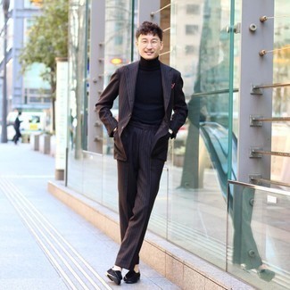 Какие лоферы носить с темно-синей водолазкой мужчине