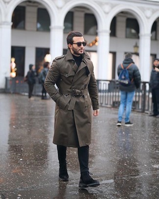 Какие плащи носить с темно-синей водолазкой мужчине