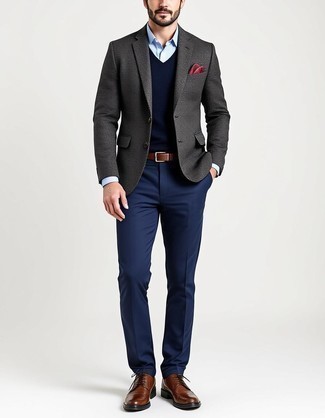 Какие броги носить с темно-синим свитером с v-образным вырезом