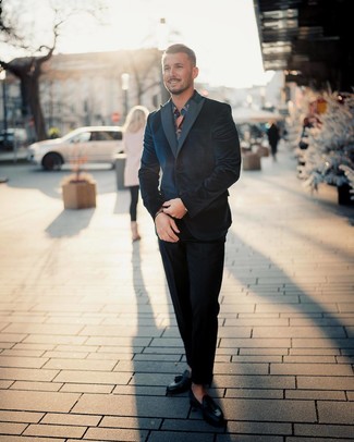 С чем носить темно-синий бархатный костюм