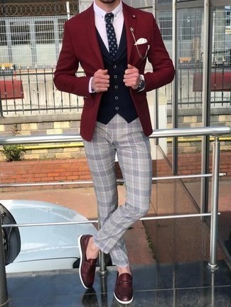 Какие пиджаки носить с темно-синим жилетом