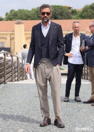 Как носить темно-синий жилет с синим пиджаком