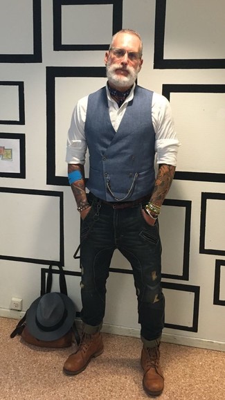 Как носить темно-синий жилет с синими джинсами