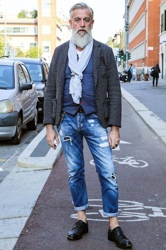 Как носить темно-синий жилет с синими джинсами