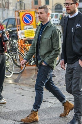 Как носить темно-синий жилет с синими джинсами