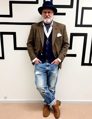 Как носить темно-синий жилет с коричневым пиджаком в клетку