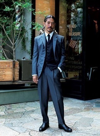 Как носить темно-синий жилет с темно-синим костюмом