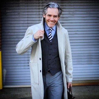 Какие длинные пальто носить с темно-синим жилетом