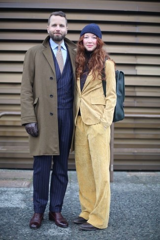 Какие длинные пальто носить с темно-синим жилетом