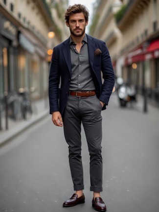 С чем носить темно-синий шерстяной пиджак мужчине