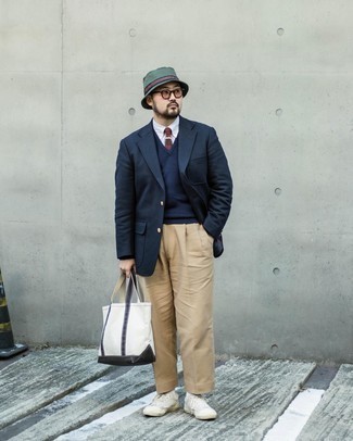 С чем носить темно-синий шерстяной пиджак мужчине