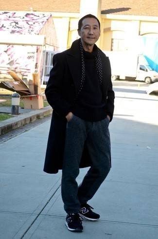 С чем носить темно-синие шерстяные брюки чинос