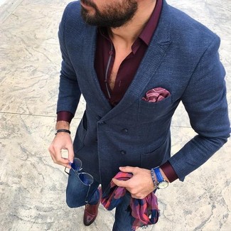 С чем носить темно-синий шерстяной двубортный пиджак мужчине