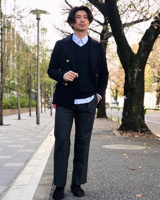 С чем носить темно-синий шерстяной двубортный пиджак мужчине