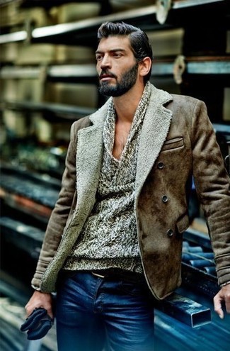 С чем носить темно-синие шерстяные перчатки мужчине