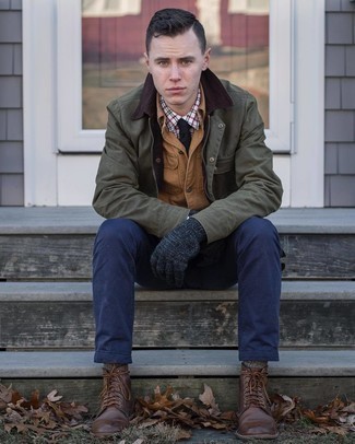 С чем носить темно-синие шерстяные перчатки мужчине