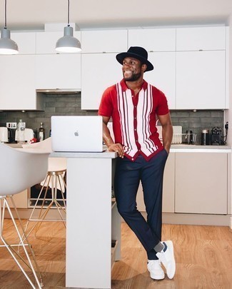 С чем носить темно-синюю шерстяную шляпу мужчине