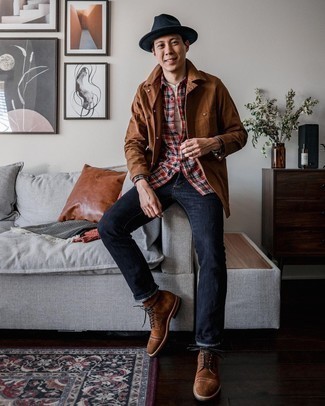 С чем носить темно-синюю шерстяную шляпу мужчине