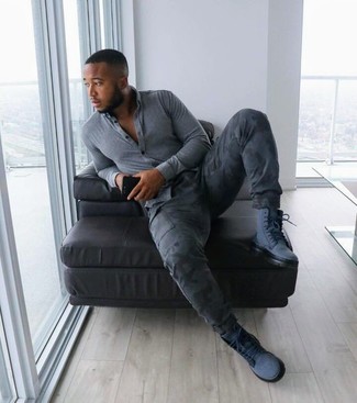 С чем носить темно-синие рабочие ботинки мужчине