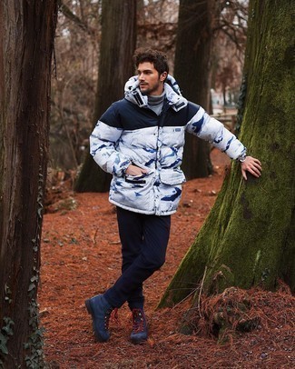 Какие пуховики носить с темно-синими рабочими ботинками мужчине