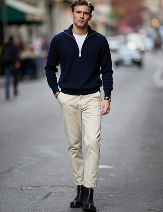 С чем носить темно-синий свитер с воротником на молнии мужчине