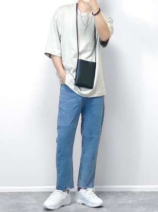 С чем носить сумку на шею мужчине