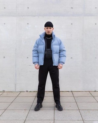 С чем носить сумку на шею мужчине