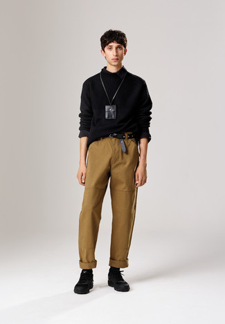 С чем носить сумку на шею мужчине